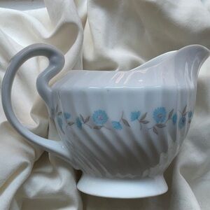 Mikasa Creamer Petit Fleur